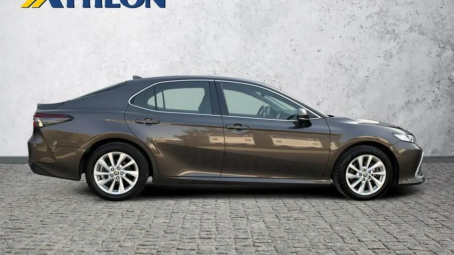 TOYOTA Camry -