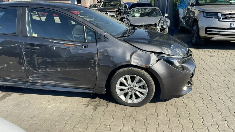 TOYOTA Corolla -