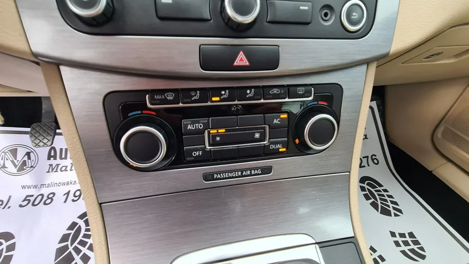VOLKSWAGEN Passat -