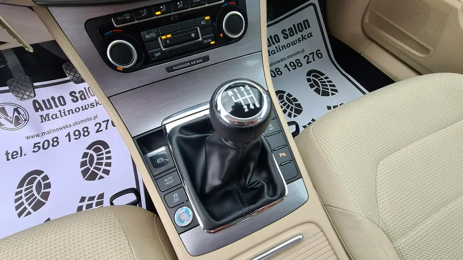 VOLKSWAGEN Passat -