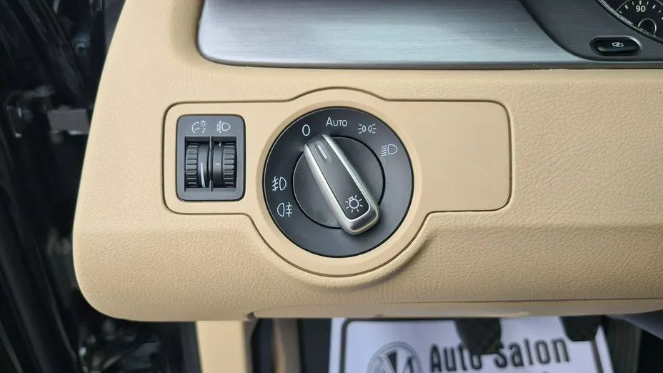 VOLKSWAGEN Passat -
