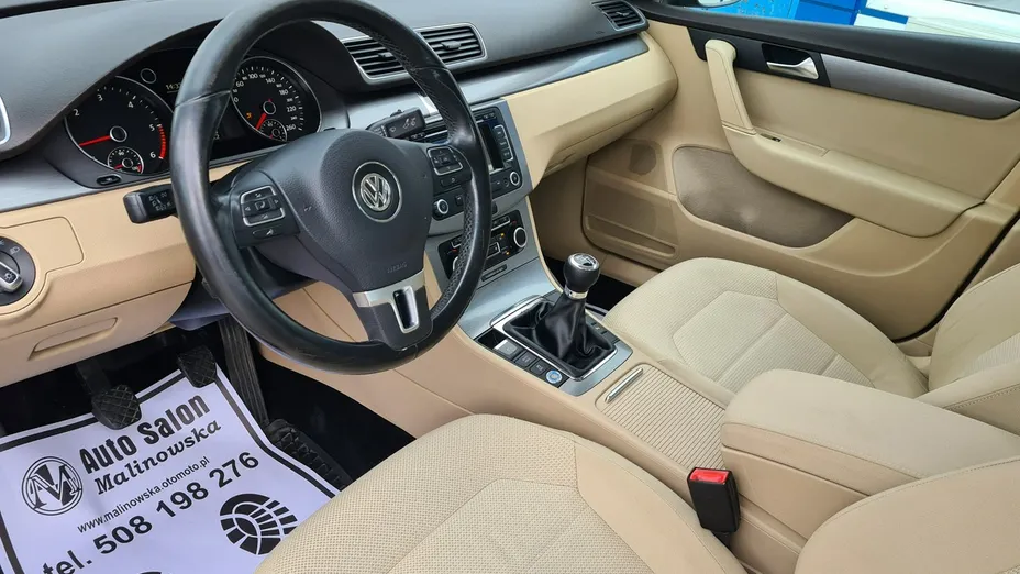 VOLKSWAGEN Passat -