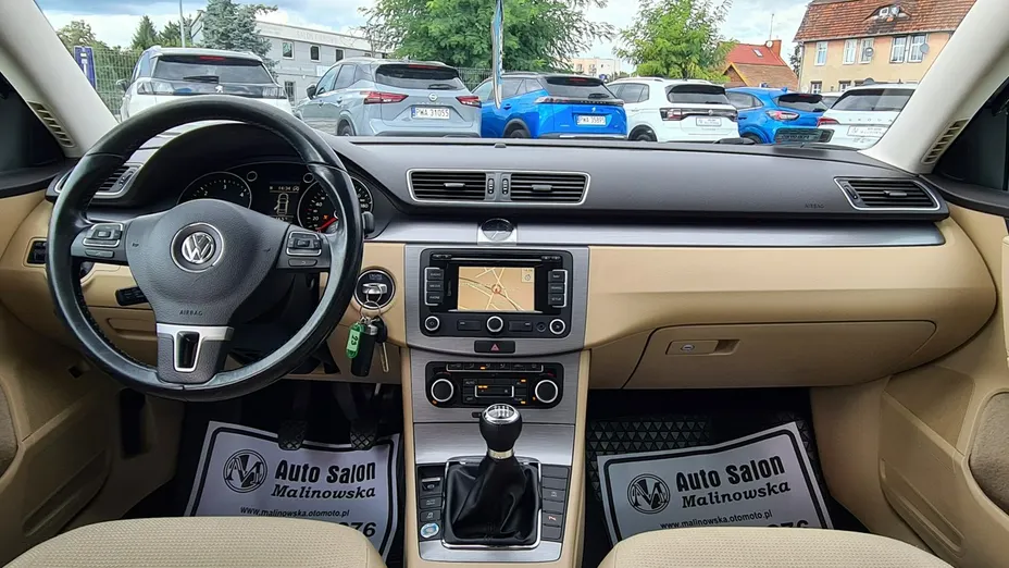 VOLKSWAGEN Passat -