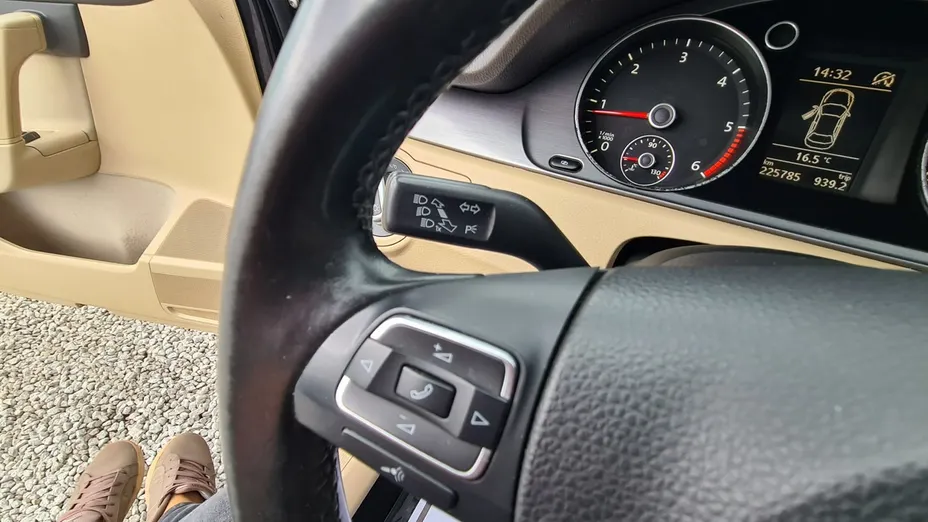 VOLKSWAGEN Passat -