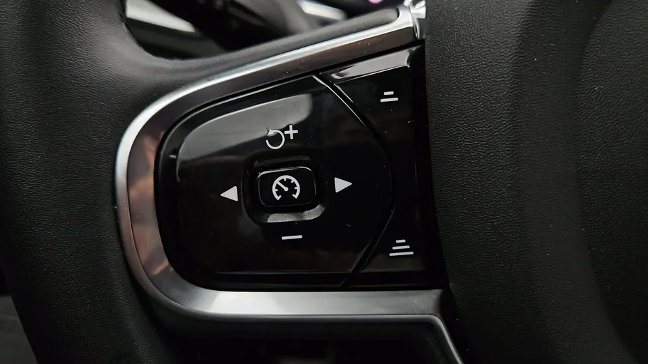 VOLVO XC60 -