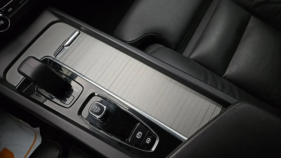 VOLVO XC60 -