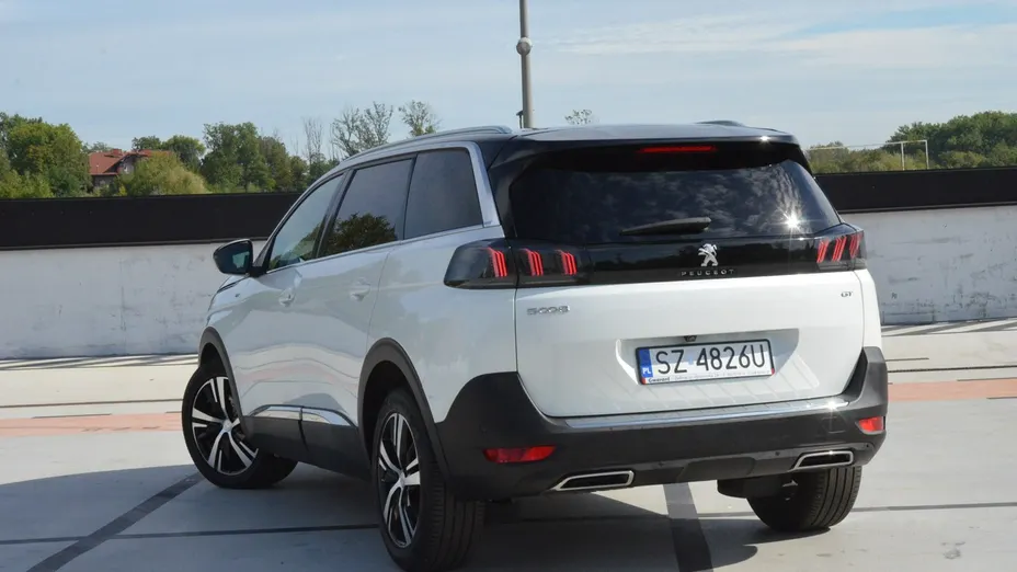 PEUGEOT 5008 -