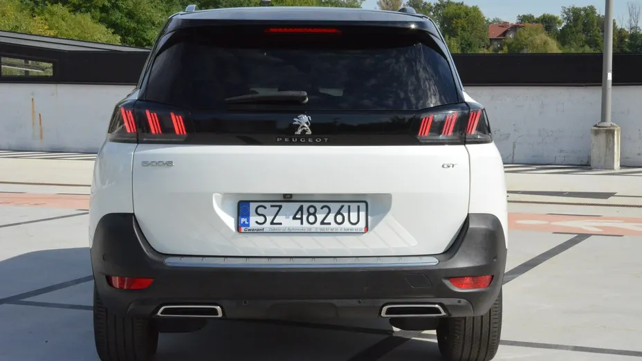 PEUGEOT 5008 -