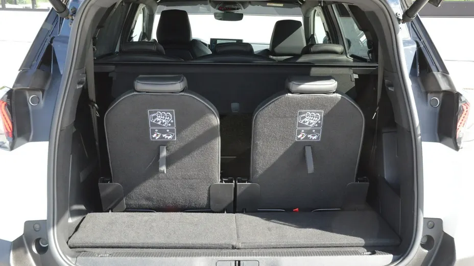 PEUGEOT 5008 -