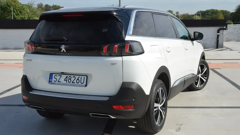PEUGEOT 5008 -