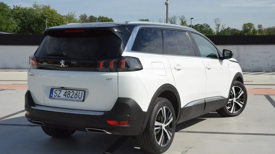PEUGEOT 5008 -