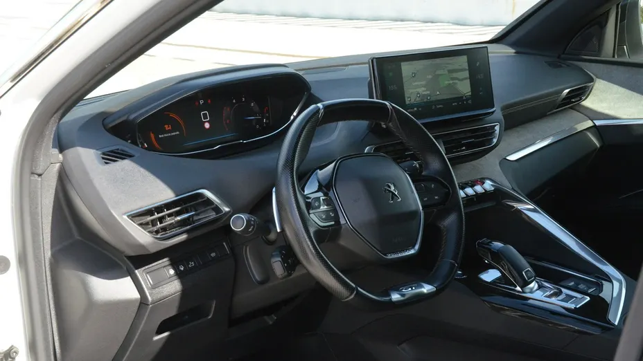 PEUGEOT 5008 -