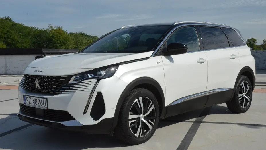 PEUGEOT 5008 -