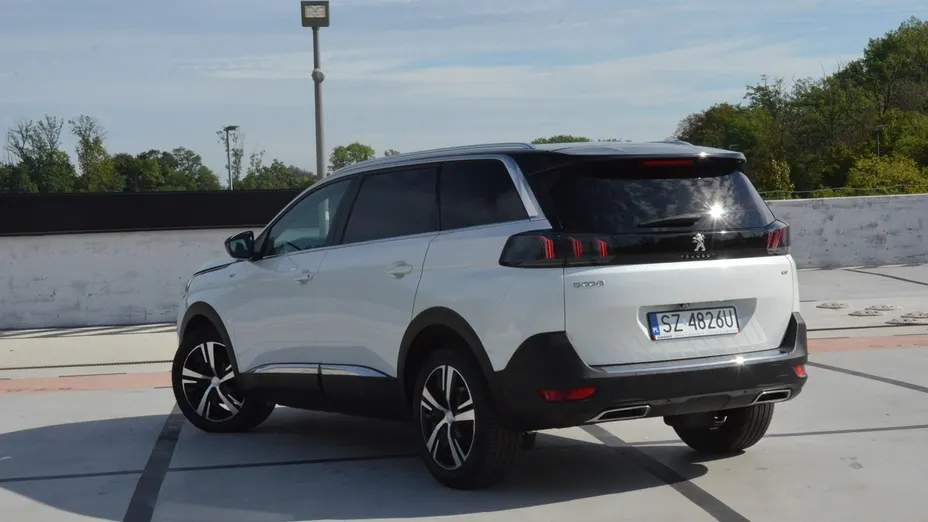 PEUGEOT 5008 -