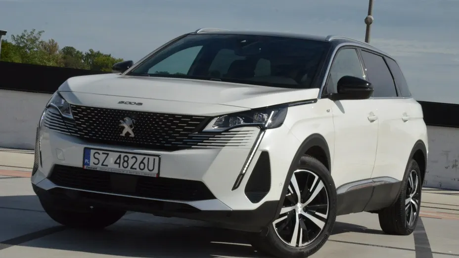 PEUGEOT 5008 -