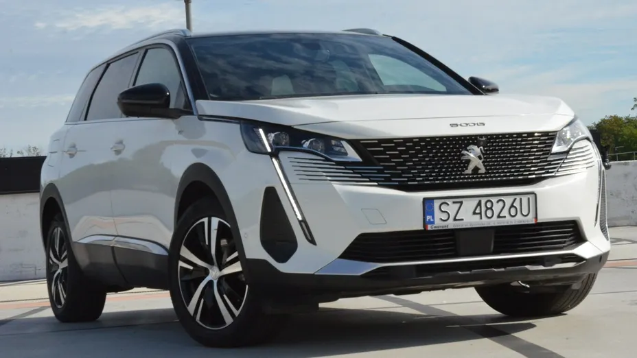PEUGEOT 5008 -