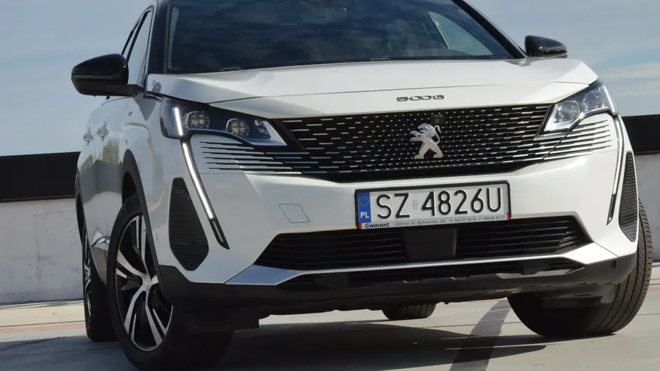 PEUGEOT 5008 -