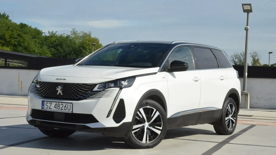 PEUGEOT 5008 -