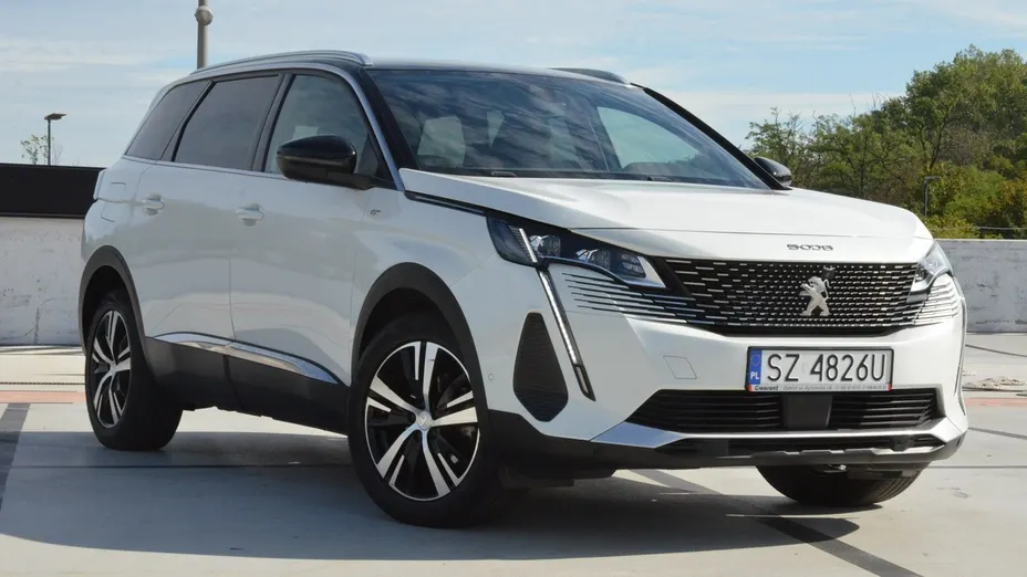 PEUGEOT 5008 -