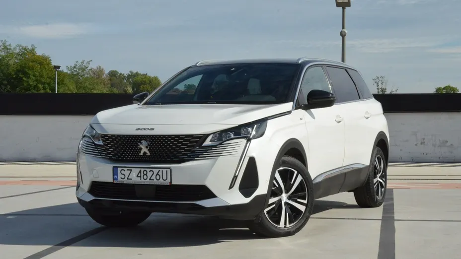 PEUGEOT 5008 -