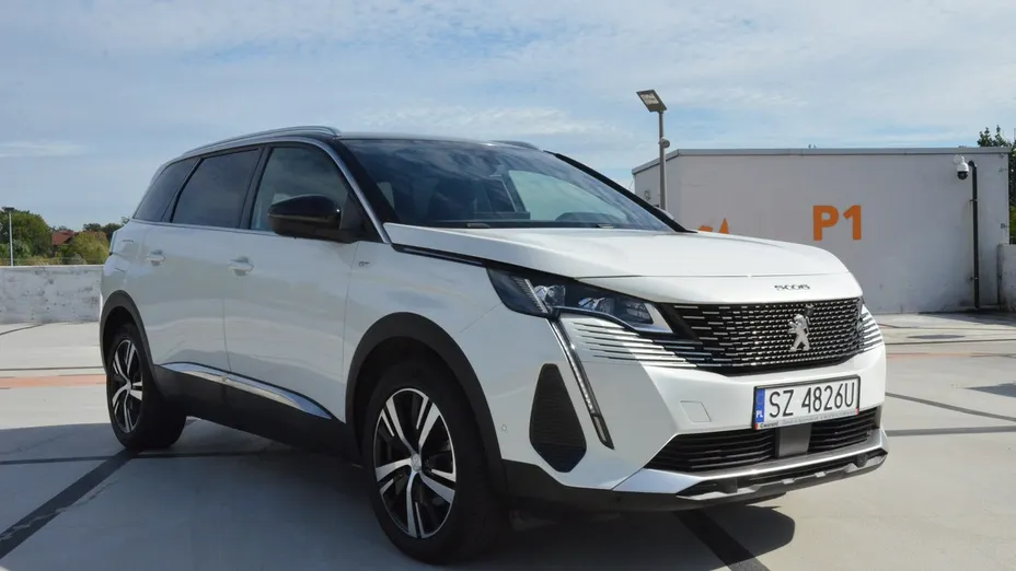 PEUGEOT 5008 -
