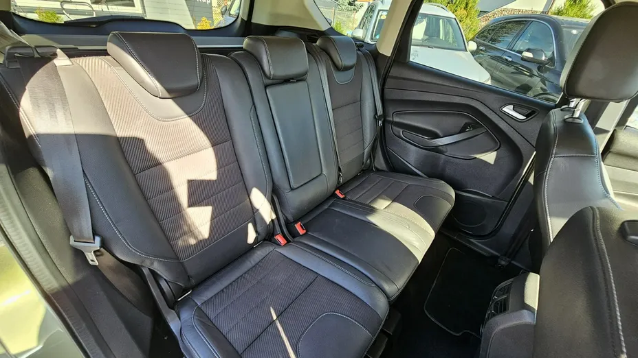 FORD Kuga -