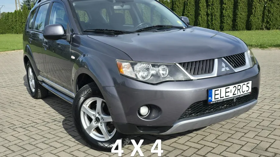 MITSUBISHI Outlander -