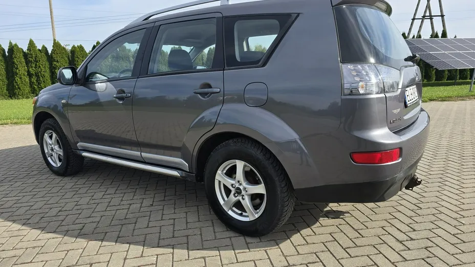 MITSUBISHI Outlander -