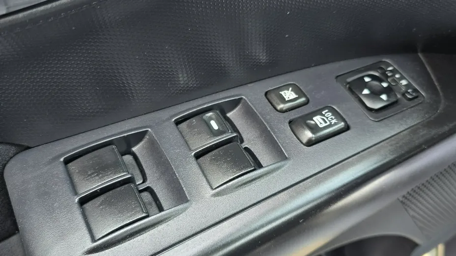 MITSUBISHI Outlander -