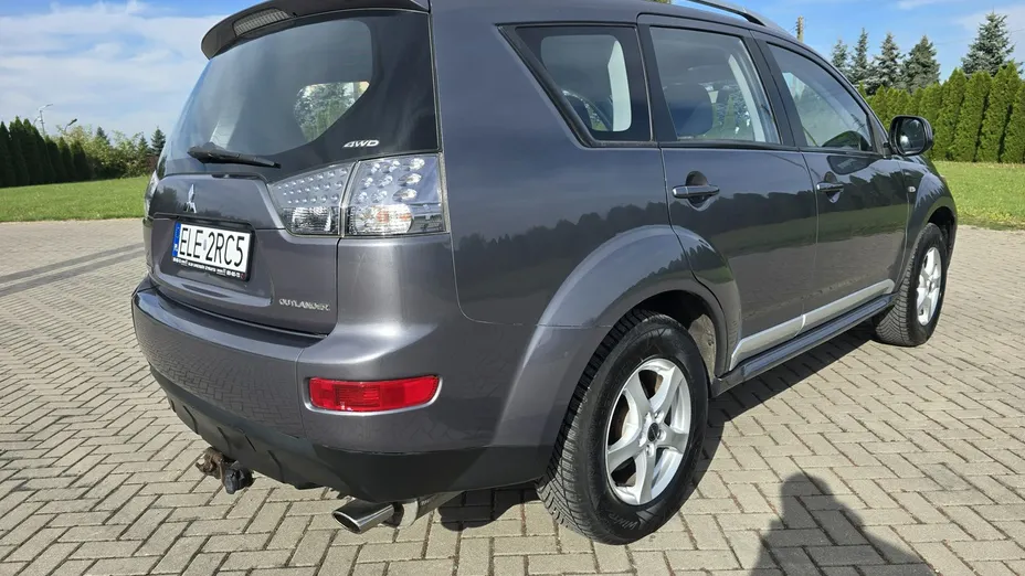 MITSUBISHI Outlander -