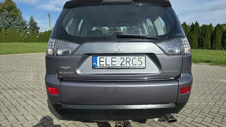 MITSUBISHI Outlander -