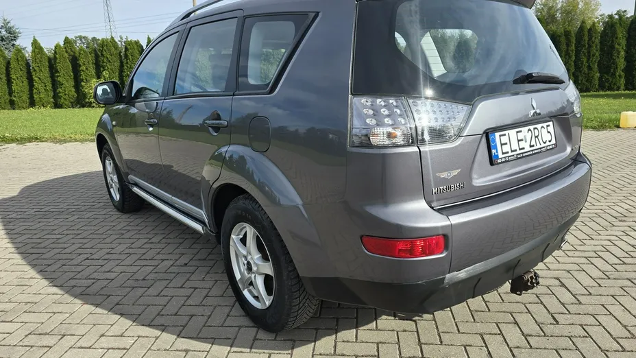 MITSUBISHI Outlander -