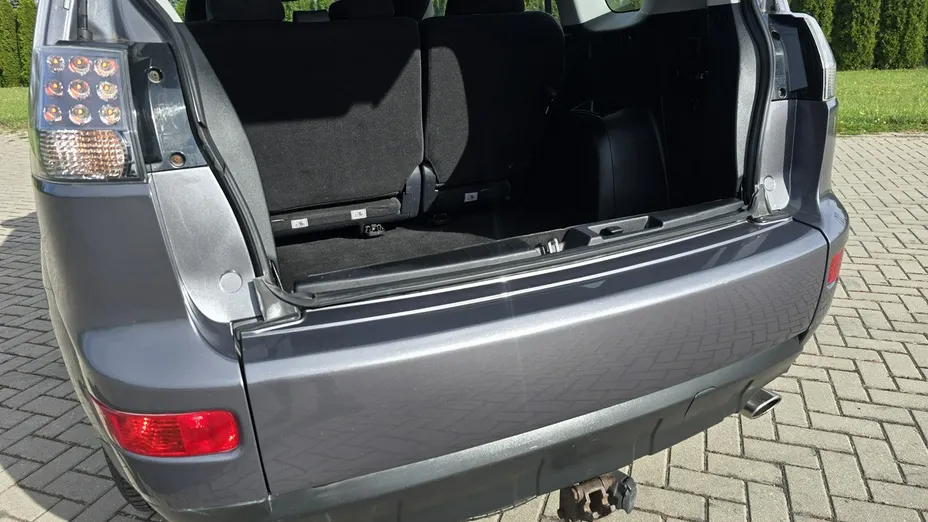 MITSUBISHI Outlander -