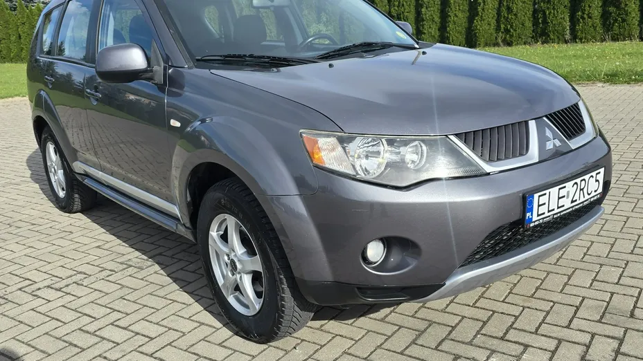 MITSUBISHI Outlander -
