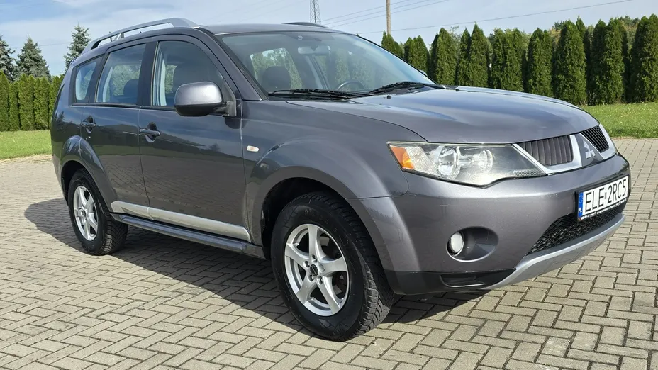 MITSUBISHI Outlander -