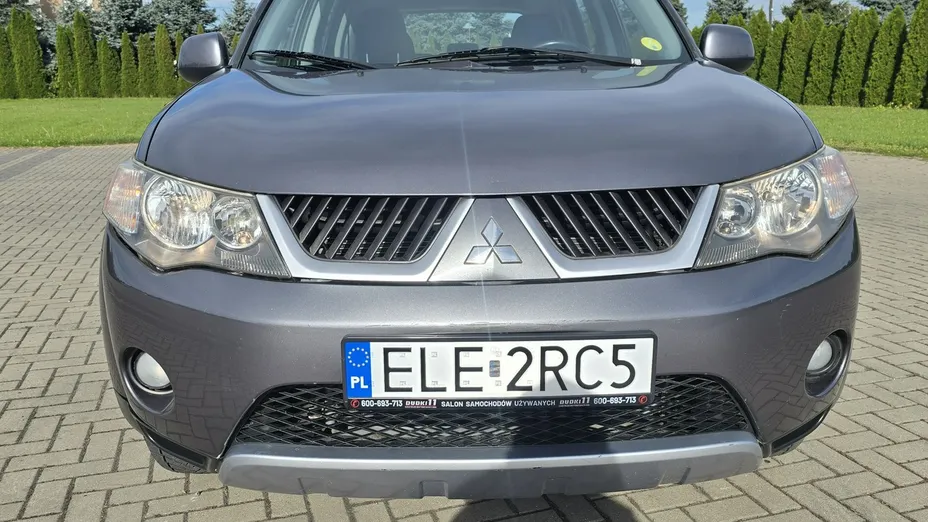MITSUBISHI Outlander -