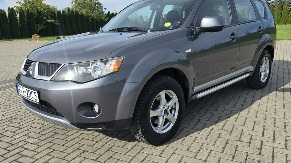 MITSUBISHI Outlander -