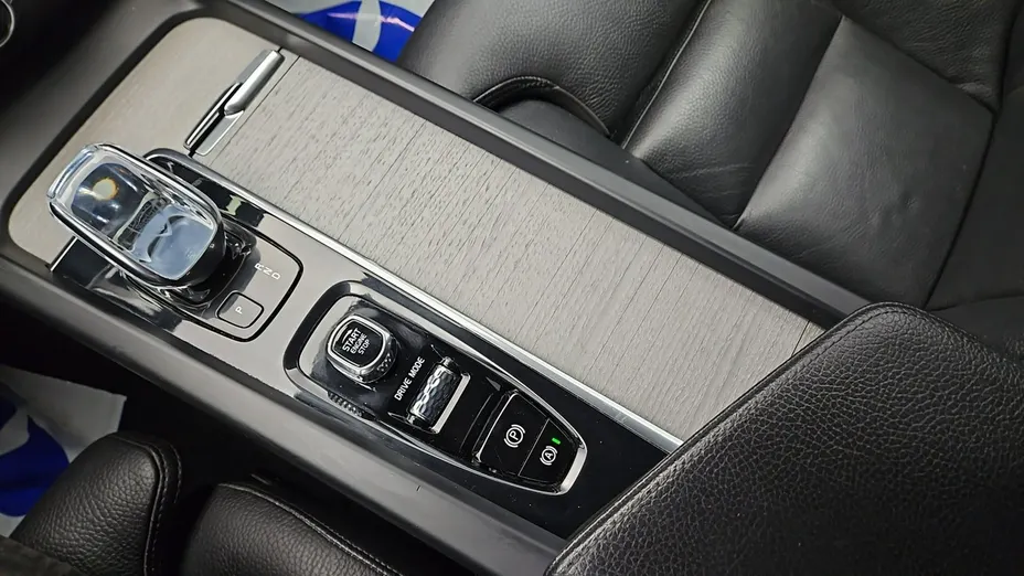 VOLVO V60 -