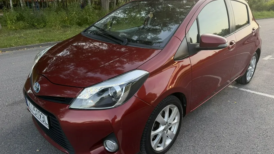 TOYOTA Yaris -