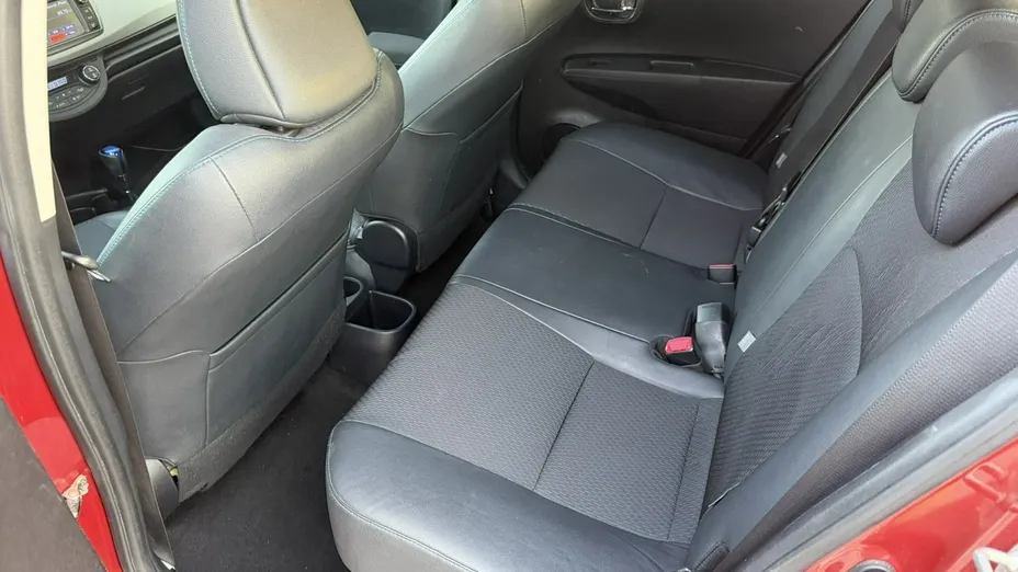 TOYOTA Yaris -