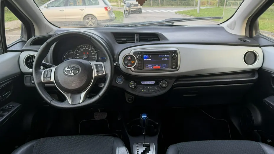 TOYOTA Yaris -