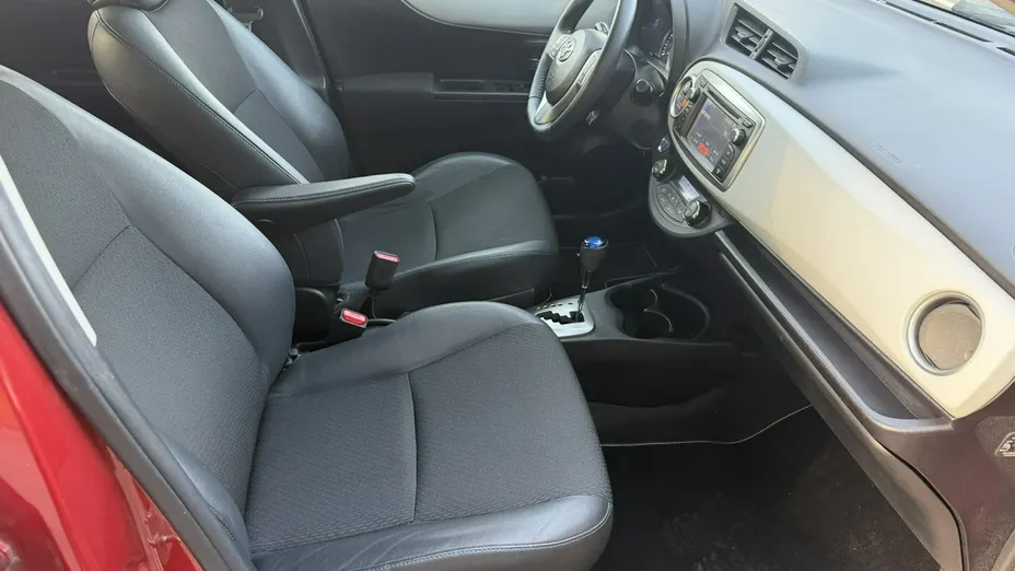 TOYOTA Yaris -