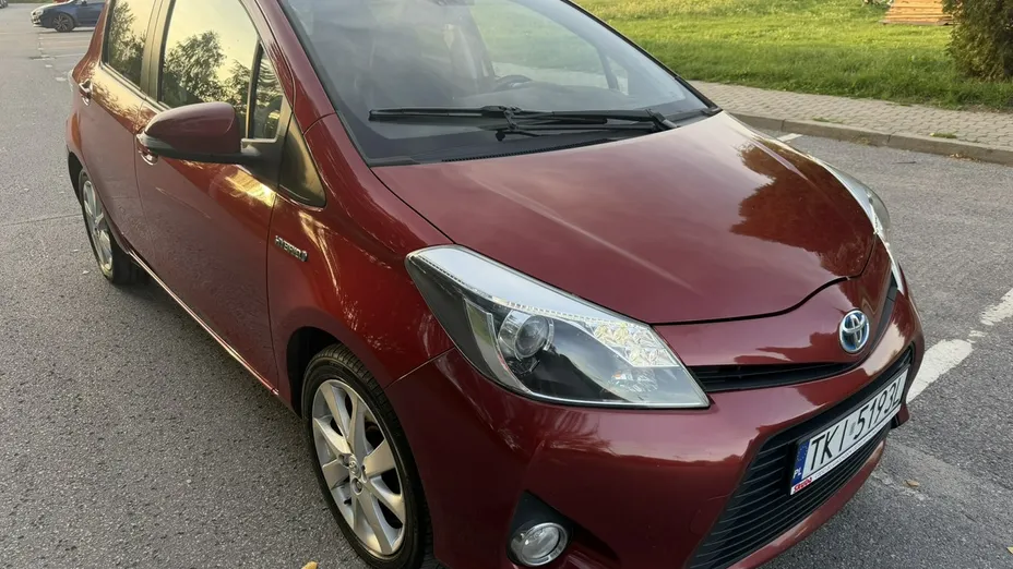 TOYOTA Yaris -