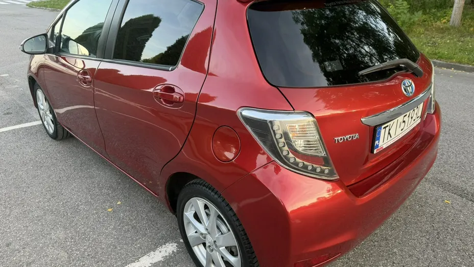 TOYOTA Yaris -