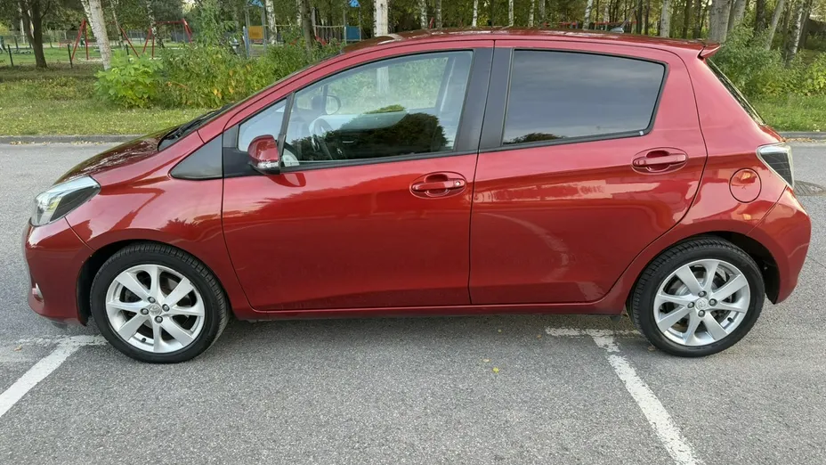TOYOTA Yaris -