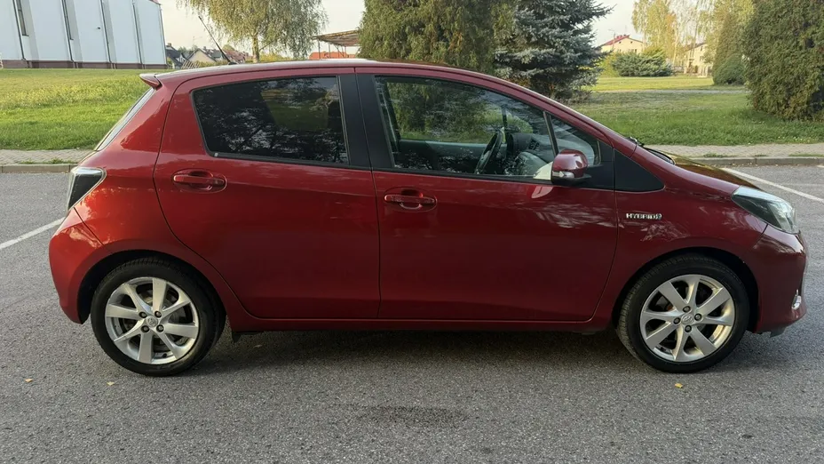 TOYOTA Yaris -