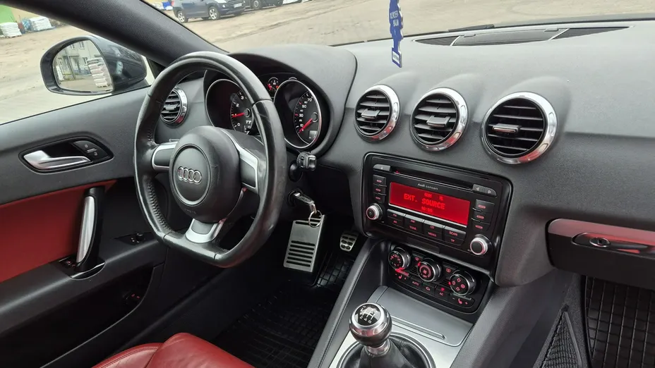 AUDI TT -