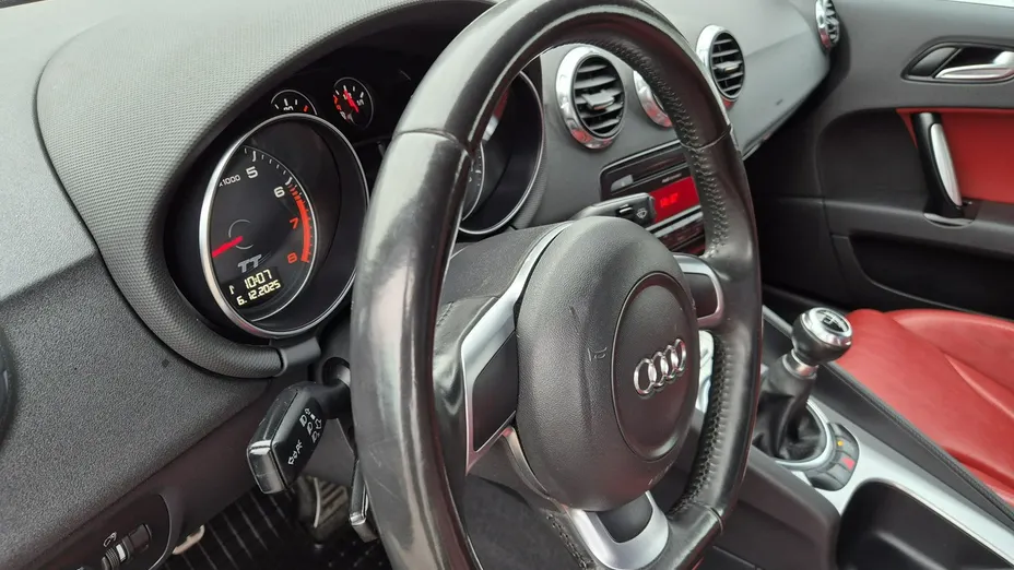 AUDI TT -