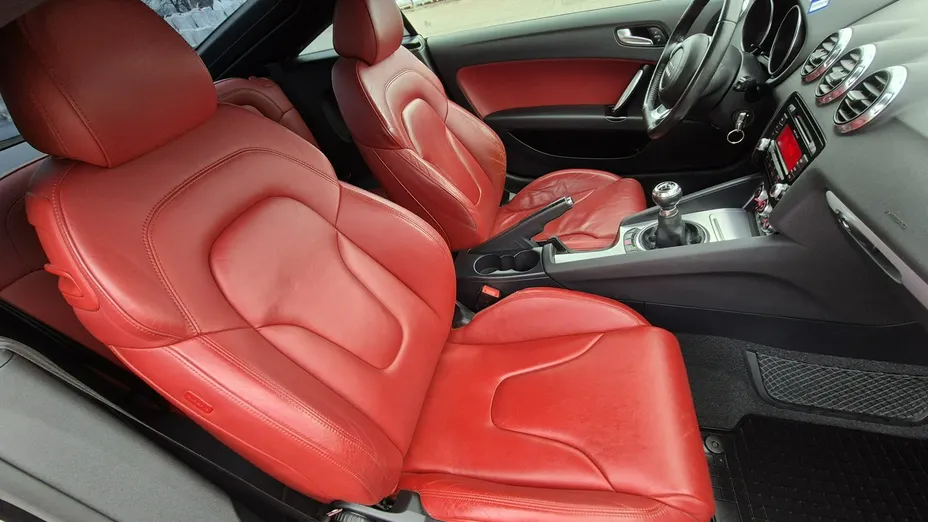 AUDI TT -