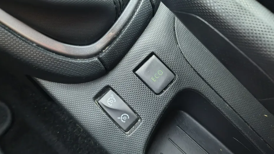RENAULT Clio -